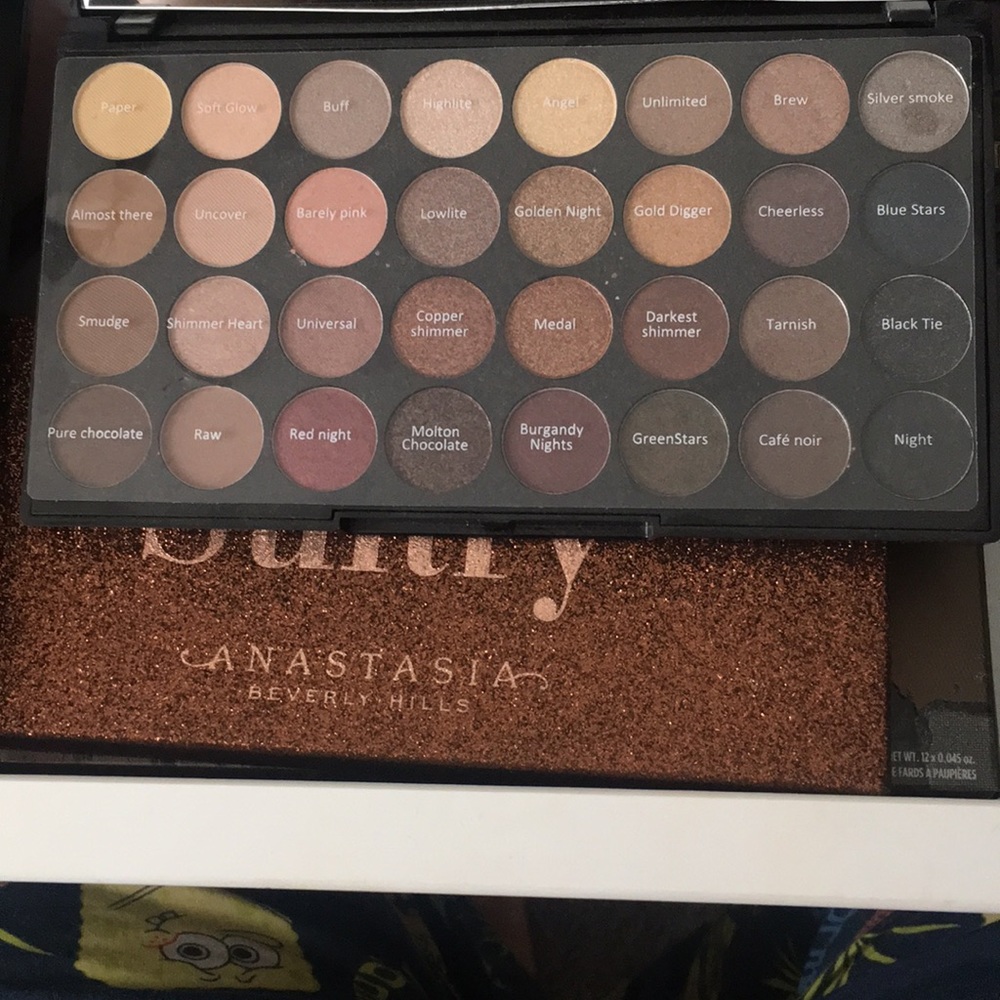 Revolution Ultra Professional Eyeshadow Palette 🎨